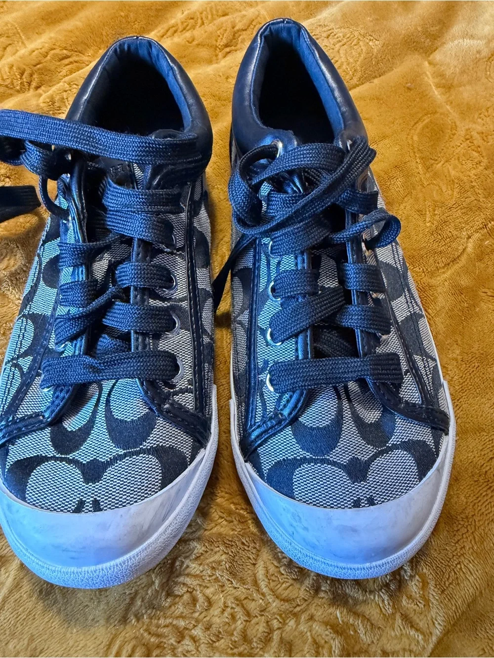 Coach women ' Navy Signature C Sneaker